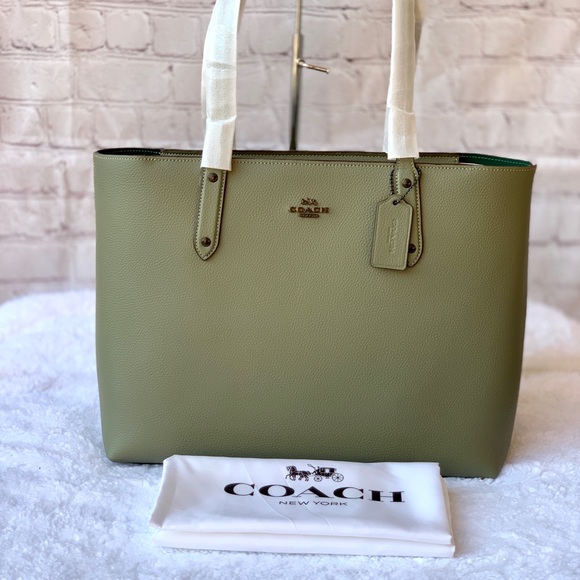 Coach Handbags - Coach Central Tote With Zip & Dust Bag included